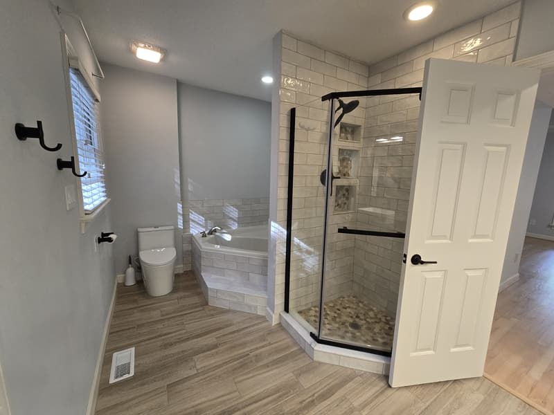 Raleigh House: 5516 Den Heider Way