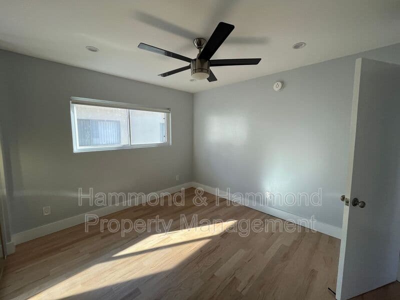Van Nuys Condo: 5722 Woodman Ave.