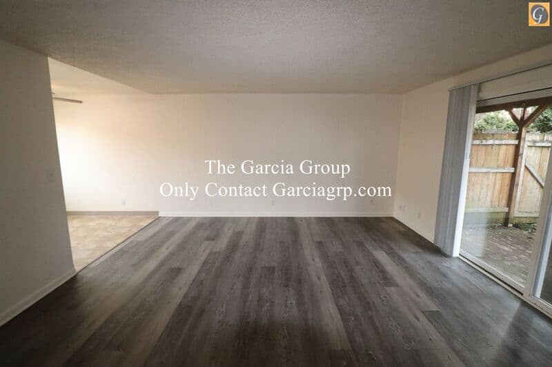 Oregon City Condo: 581 Holmes Lane