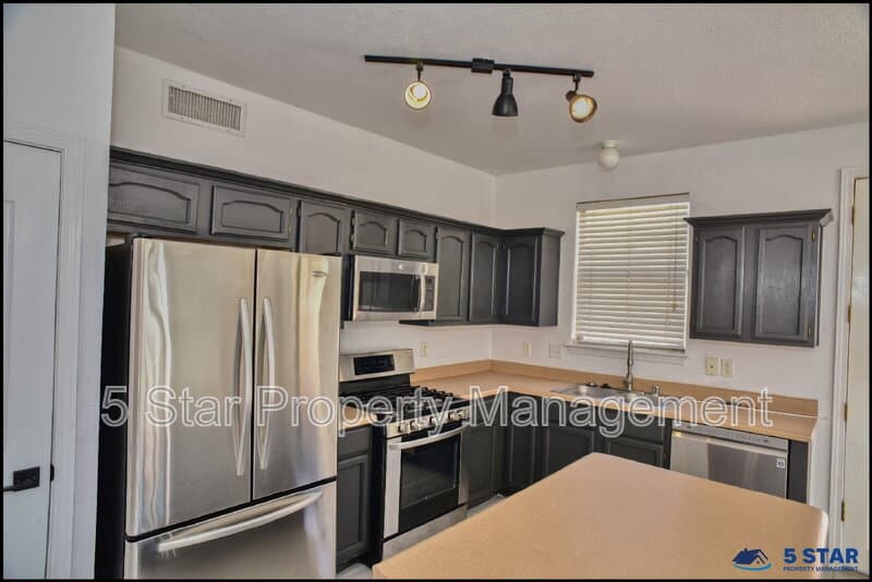 El Paso House: 7959 Morning Dawn Avenue !!
