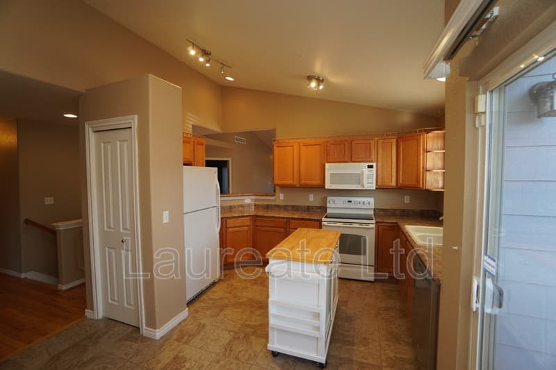 Aurora House: 3036 S Waco Ct