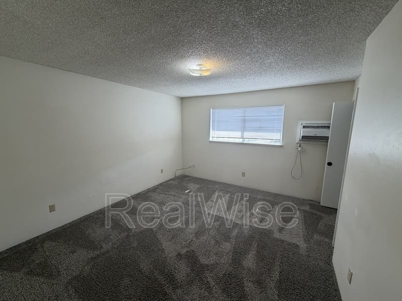 Grants Pass House: 1120 SW 5th St