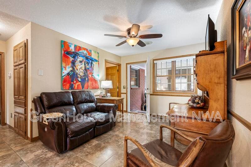 Bentonville House: 1609 SW 2nd Street