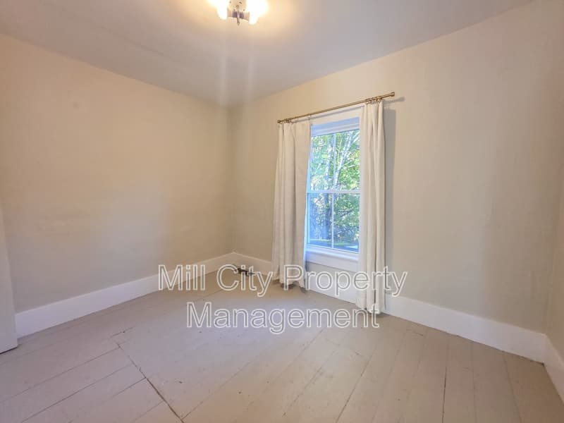 Bennington Condo: 30-32 Main Street - 30