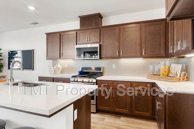 Sacramento Townhome: 31 Advantage Court
