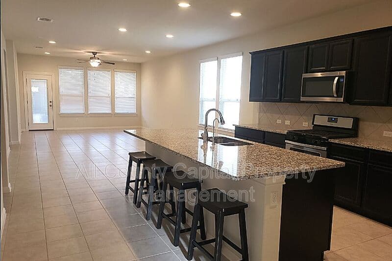 Buda House: 227 Everglade Dr,