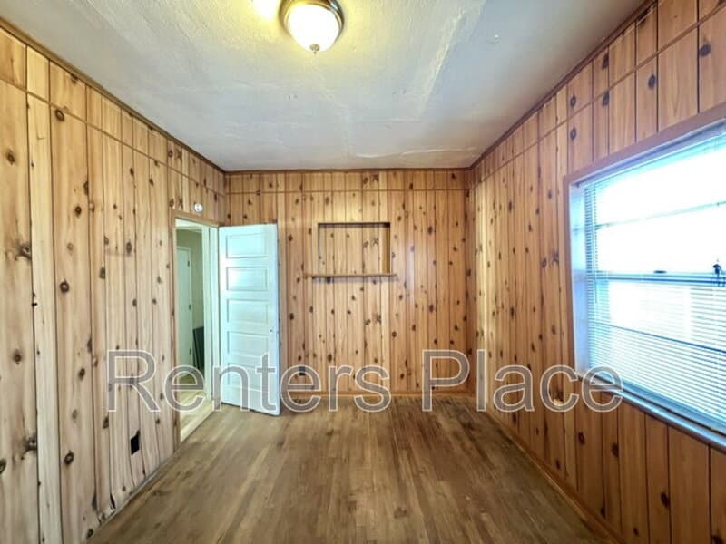 Claremore House: 428 E 4th St