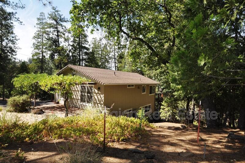 Groveland House: 20020 Bluebell Court