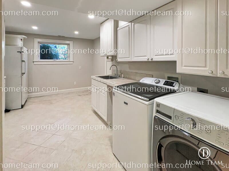 Bellevue House: 12903 NE 28th St