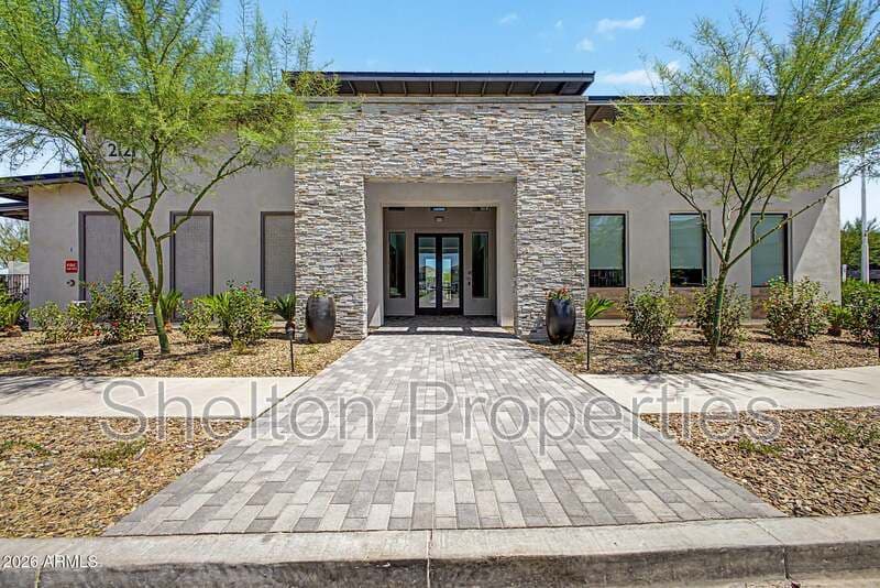 Phoenix Townhome: 2121 W Sonoran Desert Dr, Unit 124