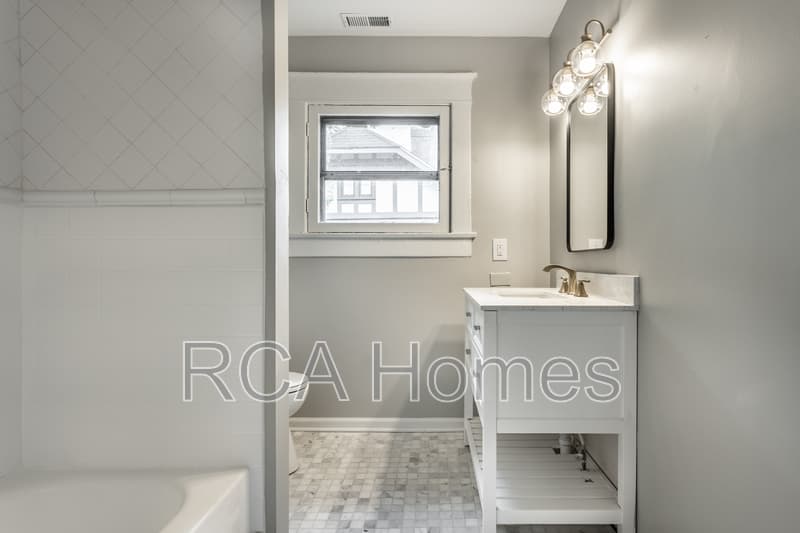 Indianapolis House: 3272 North College Avenue