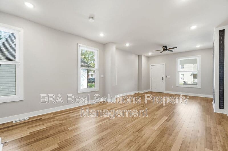 Columbus Condo: 871 Bellows Ave