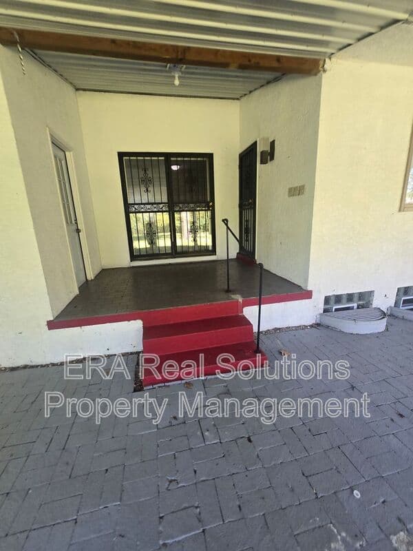 Columbus House: 3050 Clermont Rd