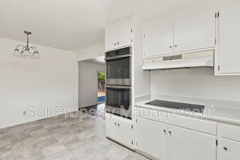 San Rafael House: 600 Tarragon Drive