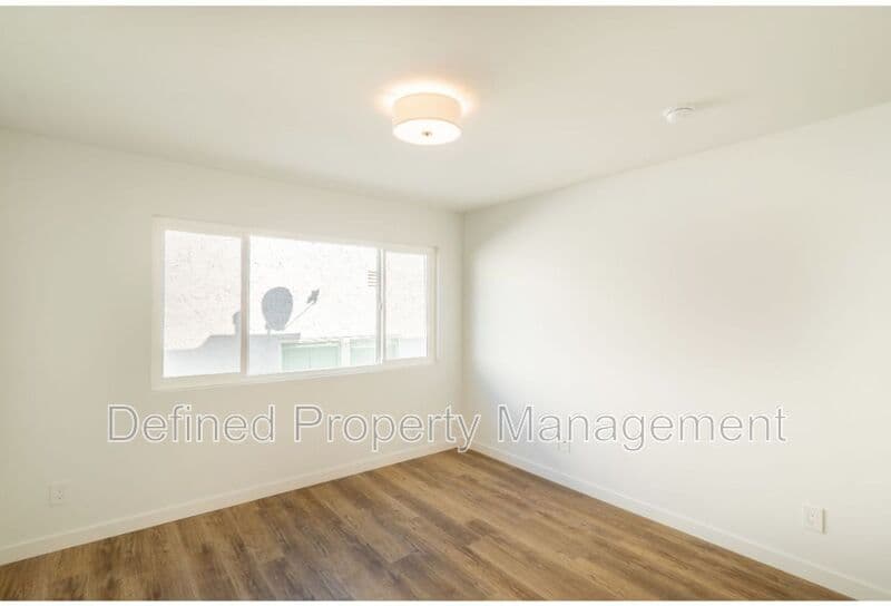 Los Angeles Condo: 6120 Eleanor Ave