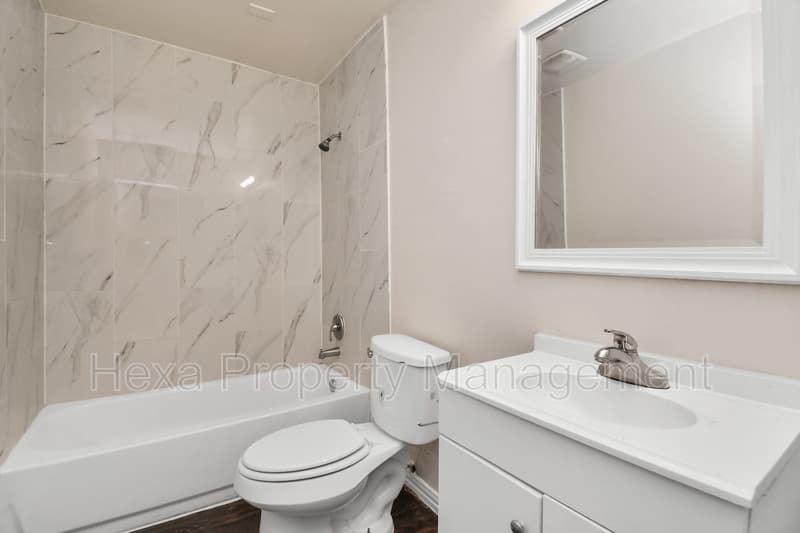 Houston Condo: 4207 Phlox St