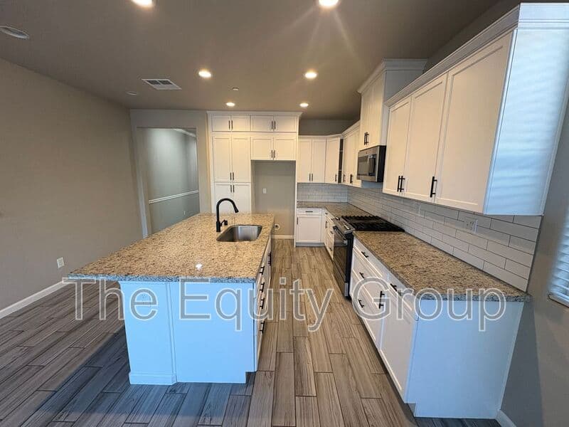 Clovis House: 3461 Alcove Way