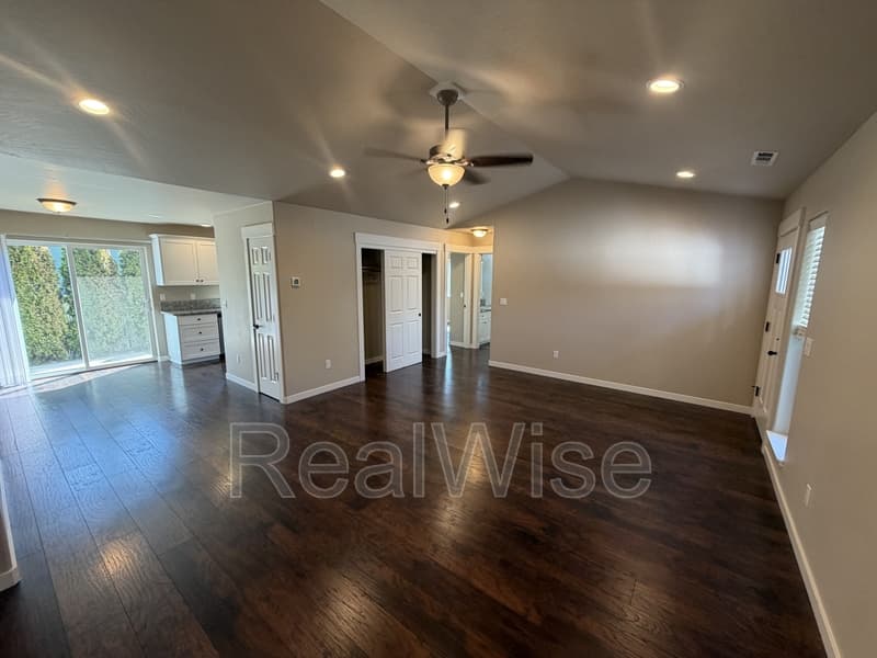 Grants Pass Condo: 124 SW Jenn Way