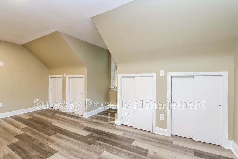 Hamilton Condo: 2009 East McGalliard Avenue