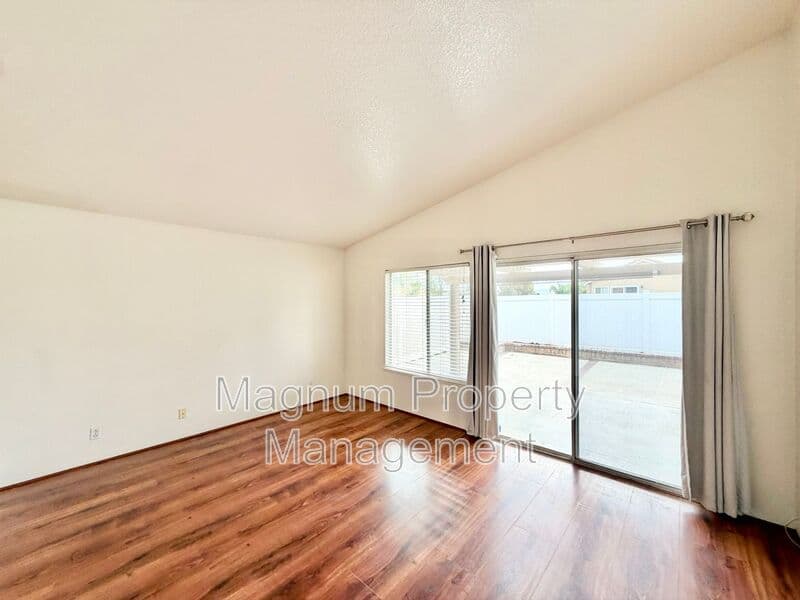 Murrieta House: 25167 Parkcrest Dr