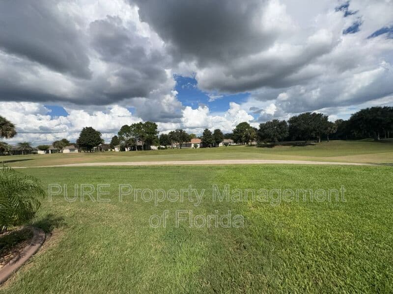 Ocala House: 15939 SW 14th Avenue Rd