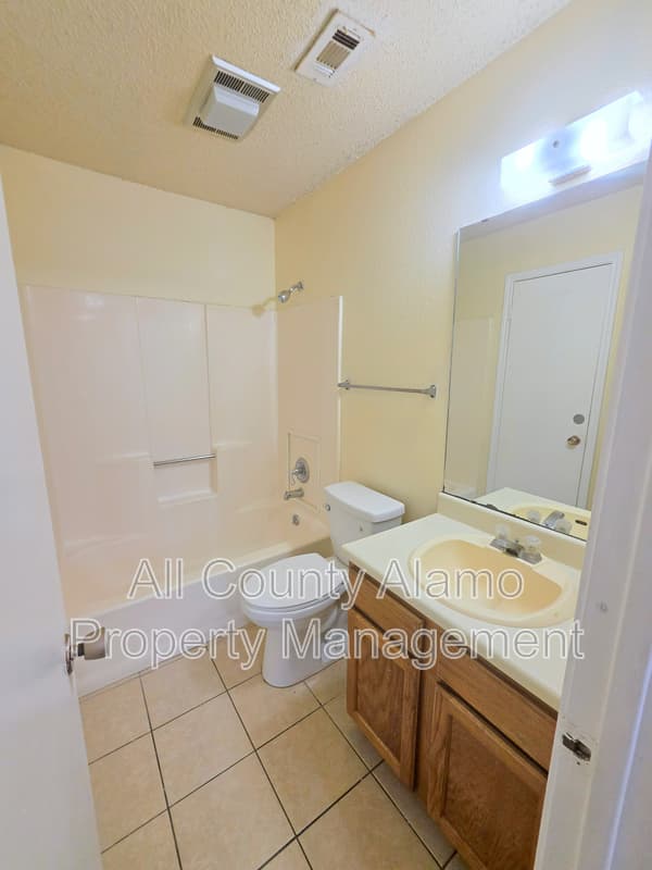 San Antonio House: 7515 Brandyridge
