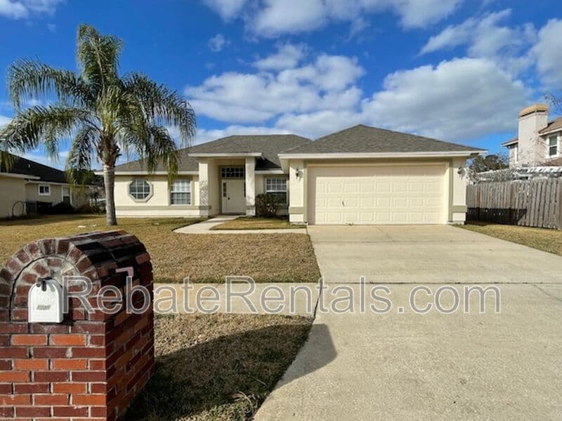 Jacksonville House: 5009 Grand Lakes Drive