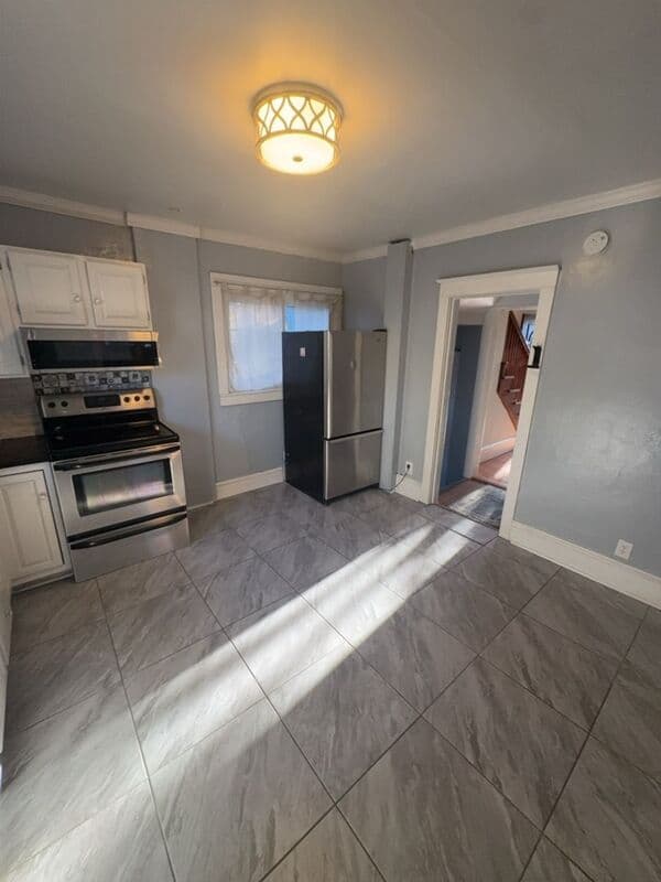Stroudsburg House: 528 Lindbergh Avenue