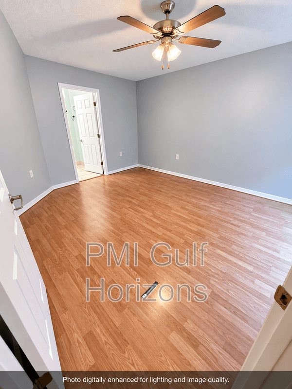 Pensacola House: 1310 Sunrunner Place