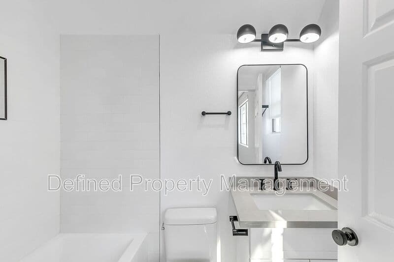 Los Angeles Condo: 1827 Wilcox Avenue Los Angeles, CA 90028