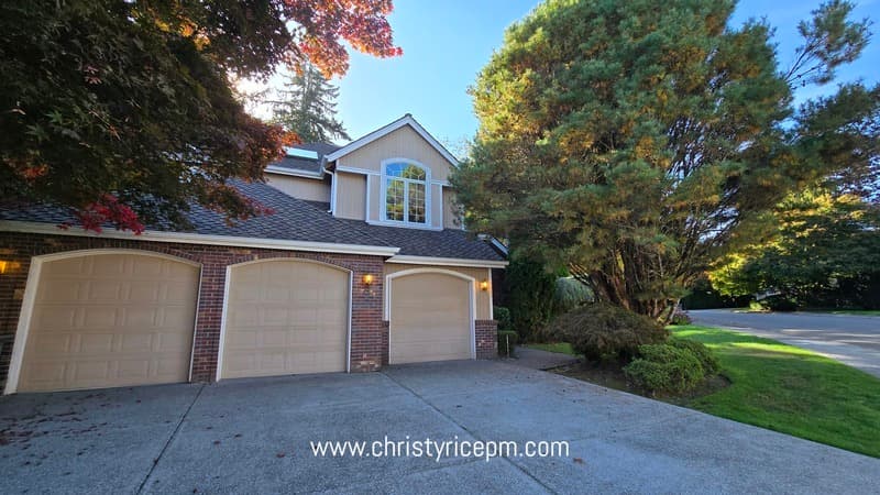 Redmond House: 16323 NE 50th Way