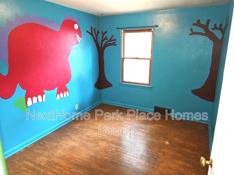 Midland House: 2908 Dartmouth Drive