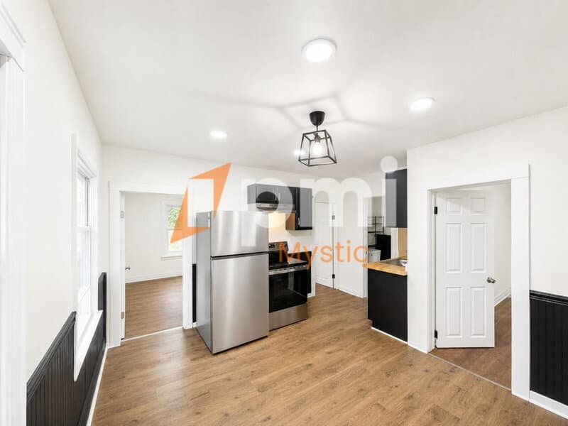 Meriden Condo: 135 Willow Street