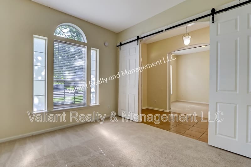 Jacksonville House: 8391 Candlewood Cove Trail