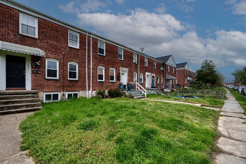 Dundalk Condo: 2976 Cornwall Rd