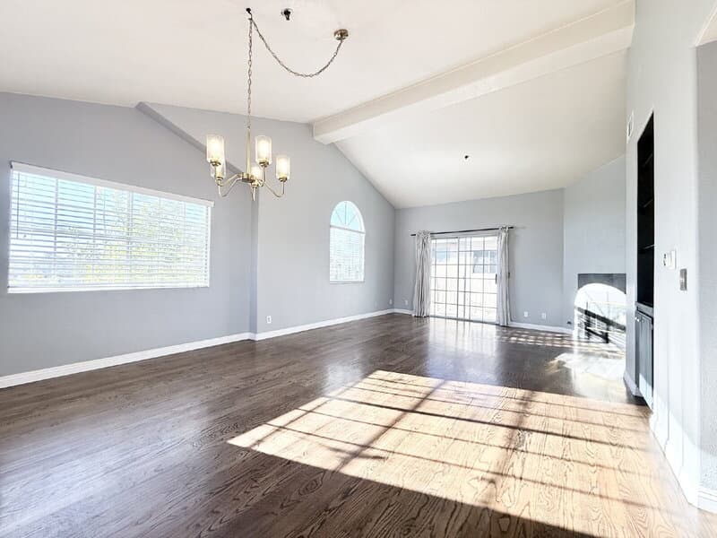 Inglewood Condo: 741 Venice Way