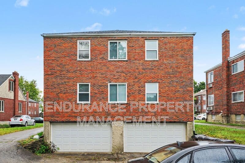 Cincinnati Condo: 629 Maple Dr