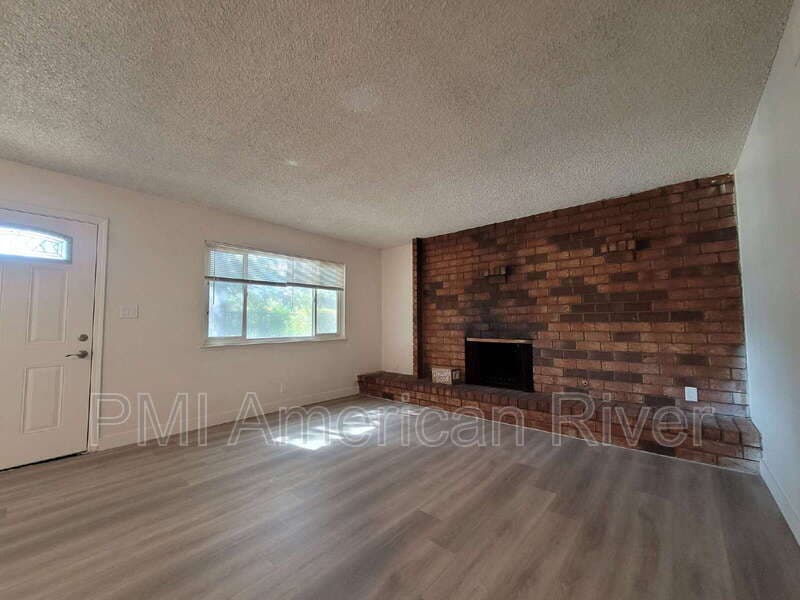 Citrus Heights Townhome: 6501 Greenback Ln