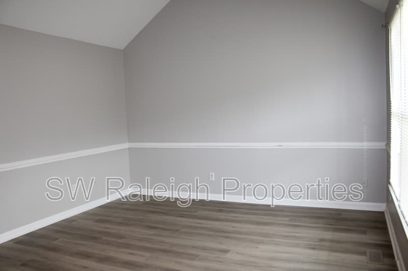 Fuquay-Varina House: 1400 Squire Ridge Drive