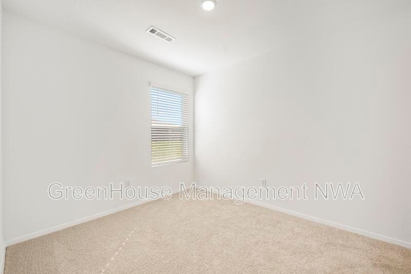 Unit B
Siloam Springs House: 412 W Cloud Dr