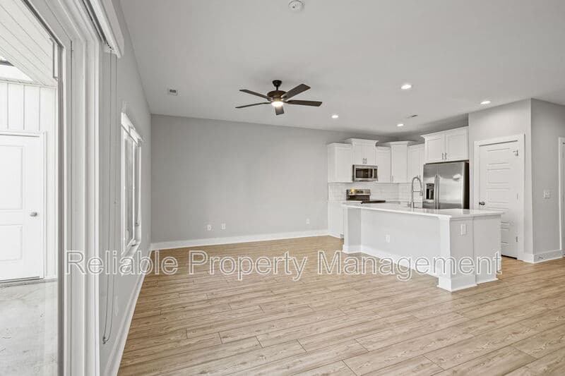 Clayton Townhome: 18 S Laird Ave