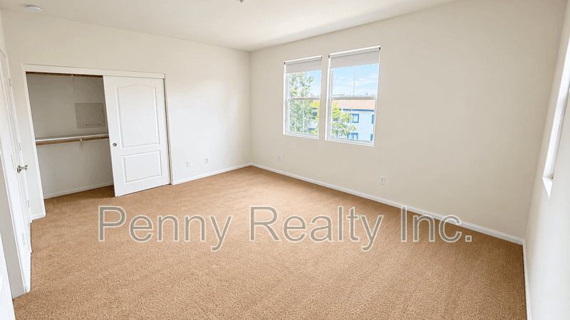 San Diego Townhome: 3011 Pacific Palm Way