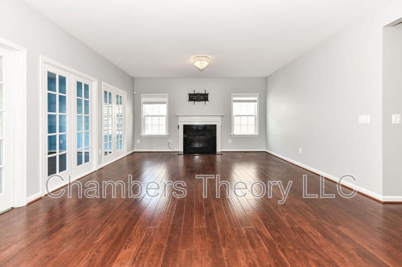 Ashburn House: 21026 Potomac Trail Cir