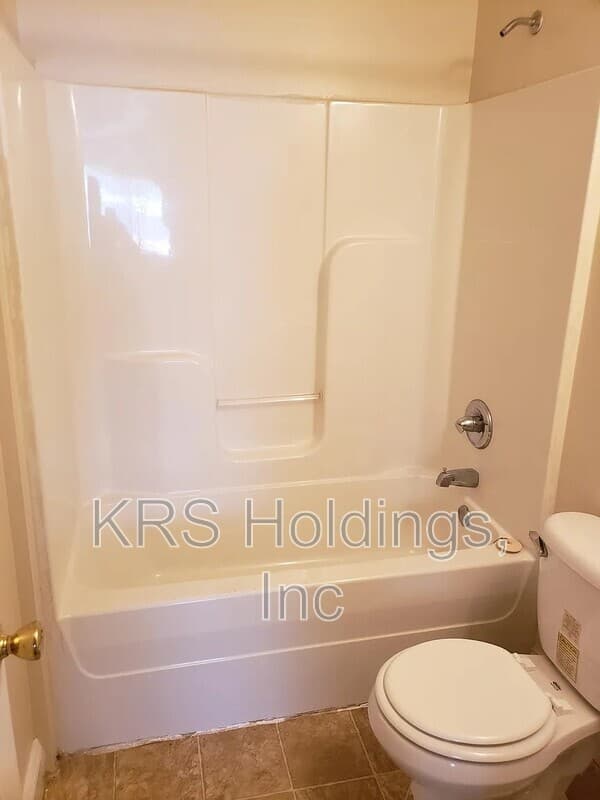 Richmond Condo: 2104 Phaup st
