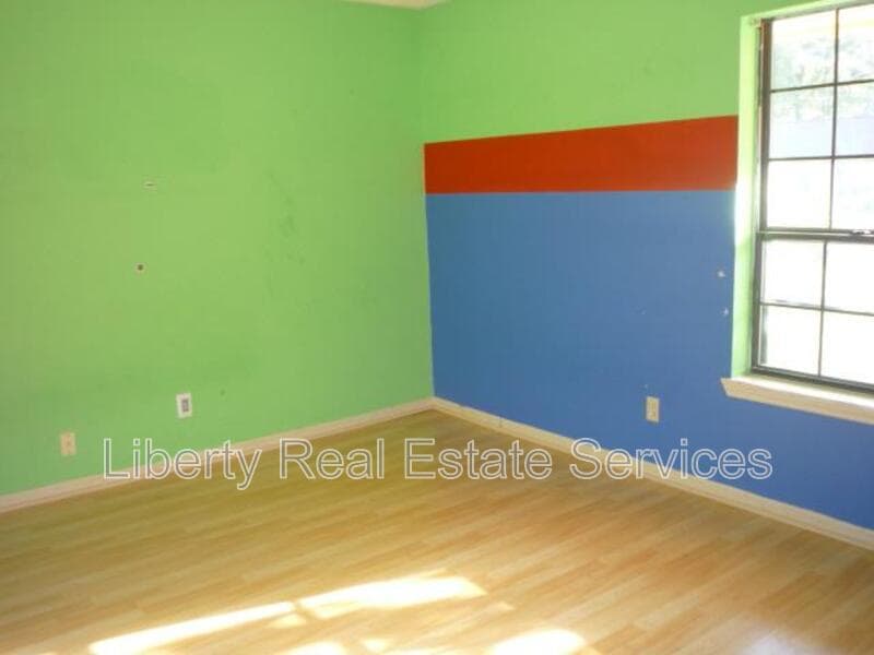 Hinesville House: 801 Spanish Oak Dr