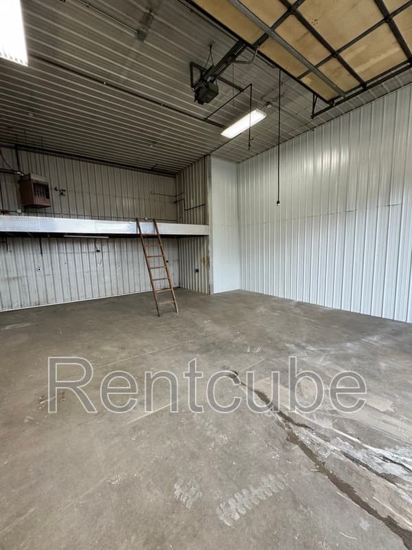 Dubuque House: 1745 JFK Rd