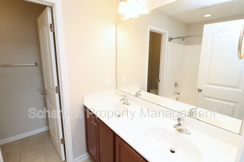 Cary House: 5045 Lalex Ln
