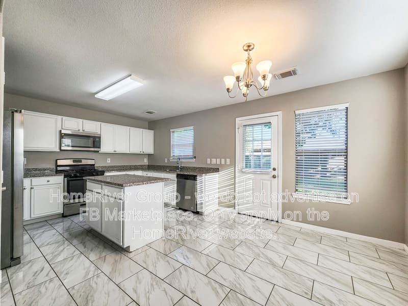 Baytown House: 10606 Gold Finch Rd