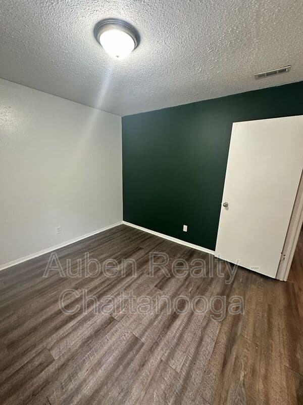 Hisxon Condo: 809 Forest Dale Lane