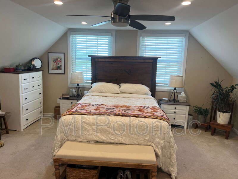 Bowie House: 12618 Kavanaugh Ln